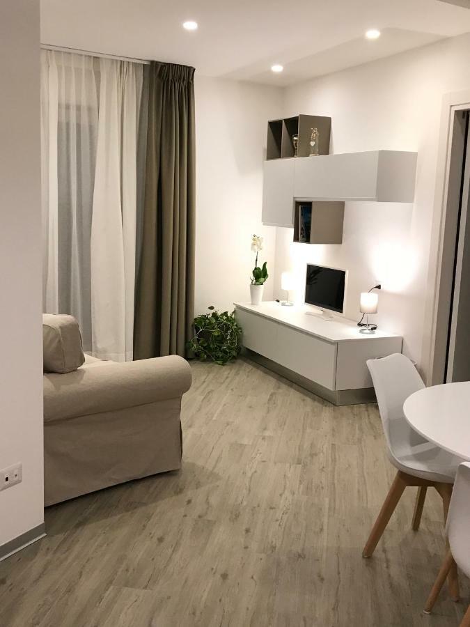 הוילה A Matera "Sotto I Pini" מראה חיצוני תמונה