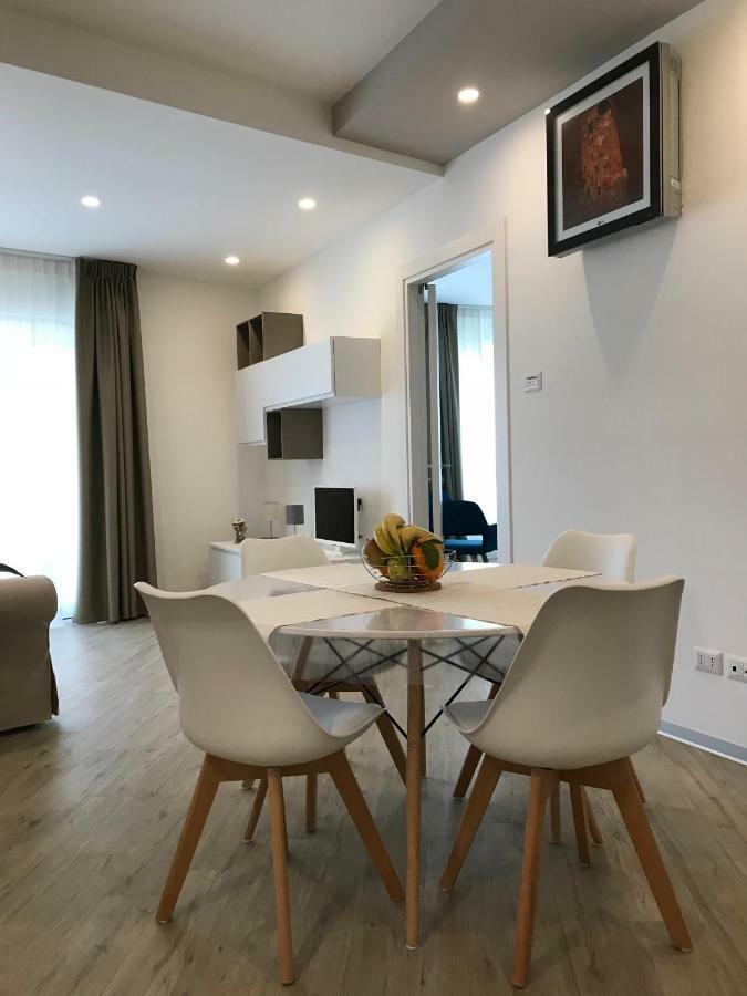 הוילה A Matera "Sotto I Pini" מראה חיצוני תמונה